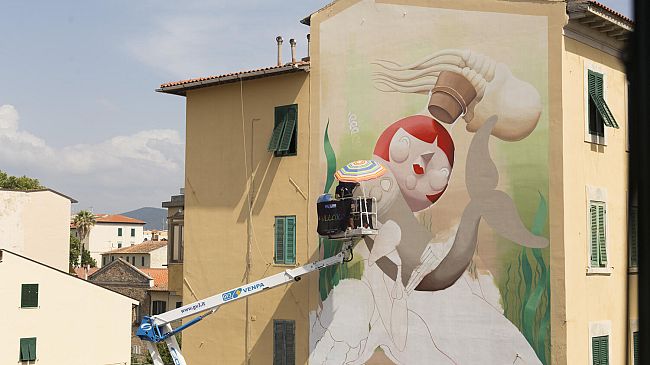 Livorno, che accoglienza per il murale di Zed1!