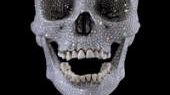 Il teschio di diamanti di Damien Hirst chiuso a Natale