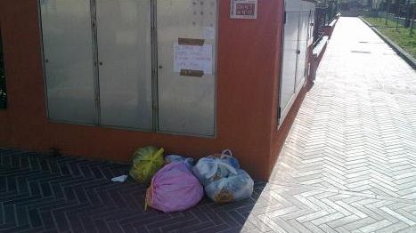 Montelupo Fiorentino: immondizia abbandonata da 4 giorni in una via del centro