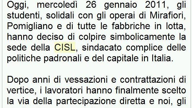 b101261435-cisl-secchiate-di-vernice-contro-la-sede-fiorentina