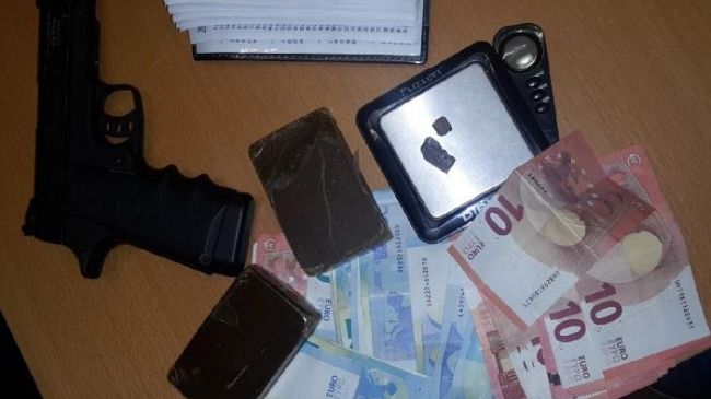 Droga alle Cascine: non si fermano, l'inseguimento in viale Olmi