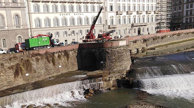 Intervento urgente: Lungarno Vespucci chiuso fino alle 18