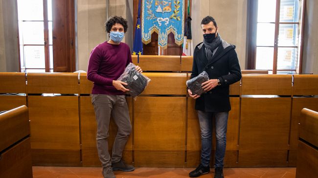 Arrivano le mascherine, finalmente