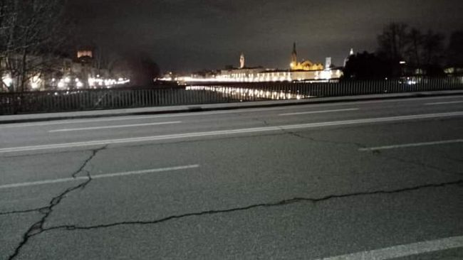 Firenze: bottiglie incendiarie stanotte contro il Consolato americano