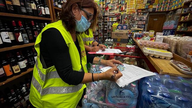 Alcol fuori orario e a minorenni: minimarket sospesi e multati