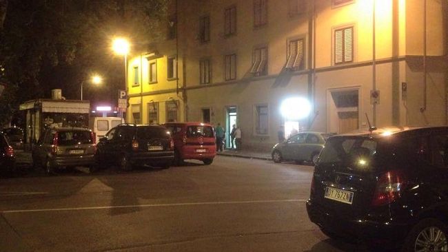 Bomba alla libreria di Casapound: un agente ferito gravemente