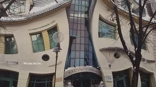 Arrestati dopo 28 truffe internazionali nel settore della vendita di case e alberghi