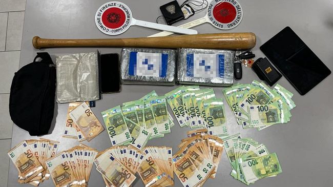 Oltre 2 kg. di cocaina e sostanze dopanti nascosti in auto e in casa