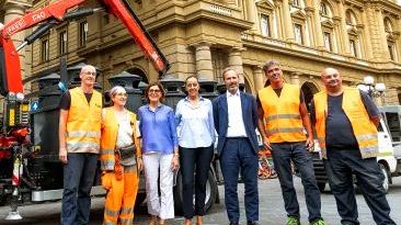 Nuovi cestini in ghisa in piazza della Repubblica