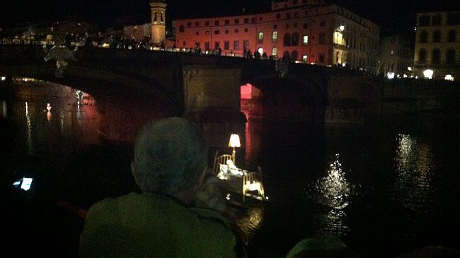 Pitti, cena su Ponte S. Trinita, spettacolo e nuove luci sul Ponte Vecchio