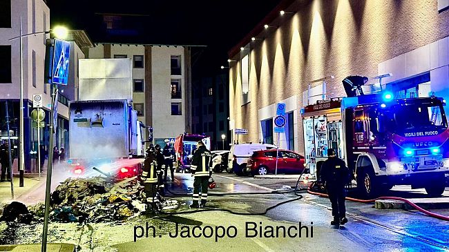 Novoli: incendio nel centro commerciale