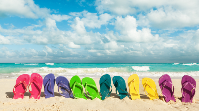 Infradito: icona dell’estate, dalla spiaggia alle vie della città