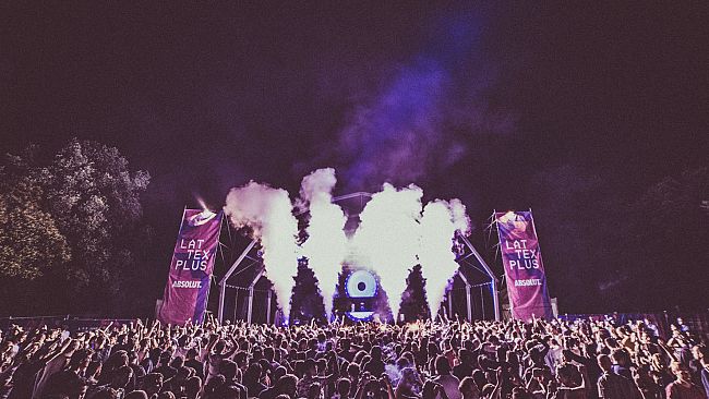 Lattexplus Festival alla Q1 Arena: un dancefloor nel nuovo teatro modulare delle Cascine