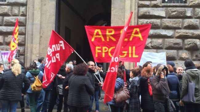 Lavoratori delle scuole a part time verticale: ieri presidio a Firenze