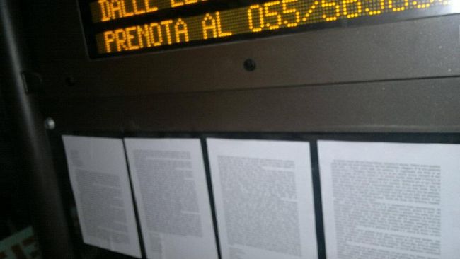 Narrazioni rosa scritte, alla fermata del tram