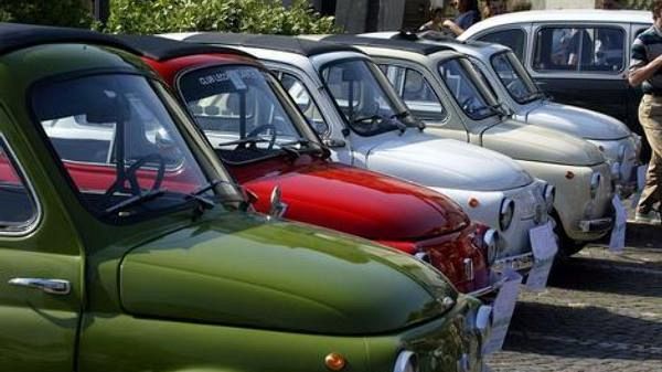 Raduno di Fiat 500 ai Gigli