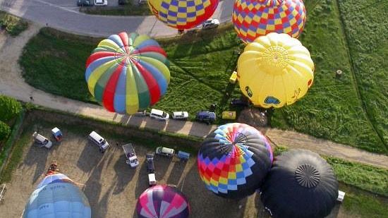 Flyballoon e Land Art, mongolfiere a Tavarnelle