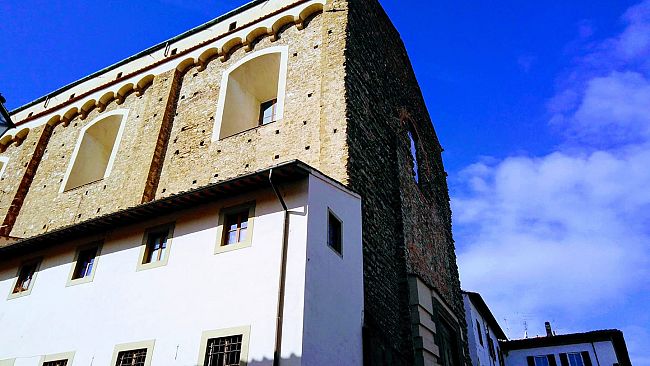 Piazza del Carmine, addio fioriere