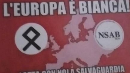 32enne denunciato per apologia nazista e razzista