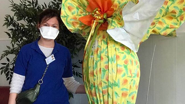 Arezzo: un enorme uovo di cioccolata per la Pasqua degli anziani