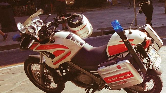 Cento in un capannone in zona Puccini: festa sospesa