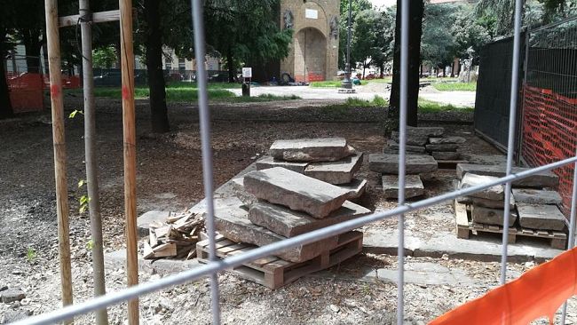 Piazza Libertà, imprevisti: spuntano reperti archeologici, forse a fine giugno