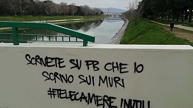 Cascine, sulla nuova Passerella compaiono messaggi di sfida 