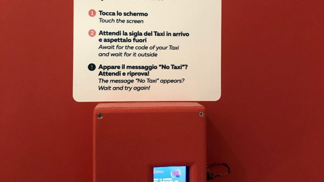 Stazione di Firenze Santa Maria Novella: il Taxi si chiama da touchscreen