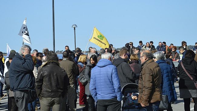 Tirrenica: 250 auto e tanta gente contro il progetto autostradale