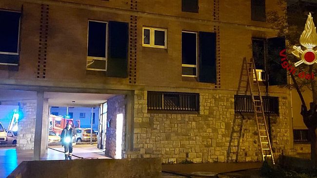 Incendio a Prato, fiamme in appartamento nella notte 