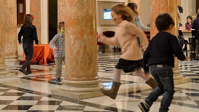 Natale: Santa Claus nelle piazze e nelle case