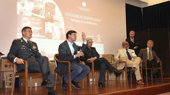 Contraffazione e abusivismo: il problema anche a Firenze