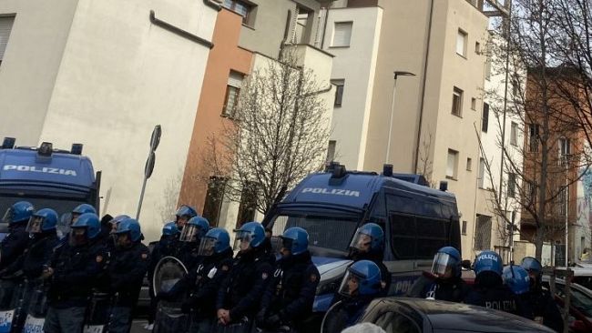 Viale Corsica: sgomberato stabile occupato dal 2012