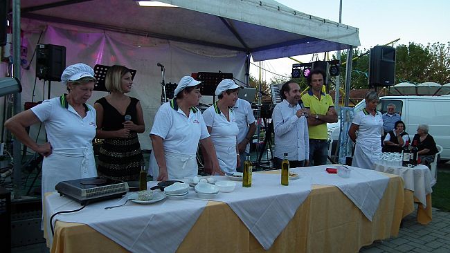 Grande folla alla Sagra del Tartufo Bianco e del fungo porcino a La Serra