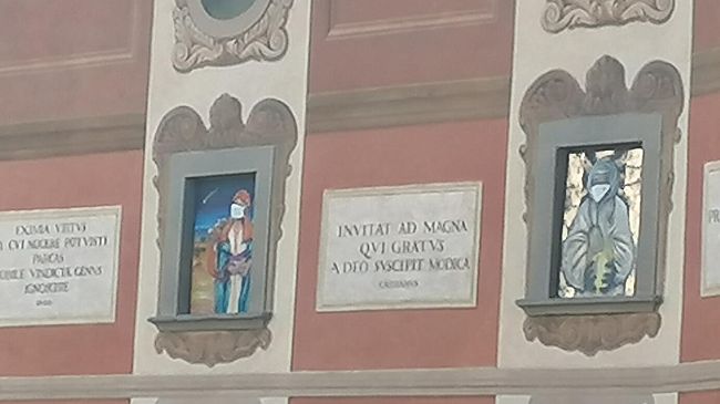 Natale con il Covid: statuine degli operatori sanitari nel presepe