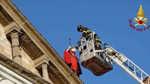 Pistoia: il mantello di San Jacopo e i cavalli della Giostra dell'Orso
