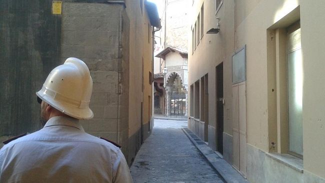 Centro storico: falsa mima con decreto di allontanamento disturba i passanti