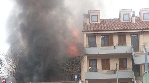 A fuoco deposito edile a Lastra a Signa