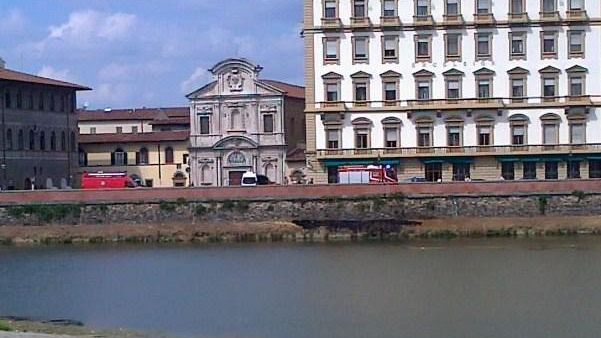 Lungarno a fuoco in piazza Ognissanti