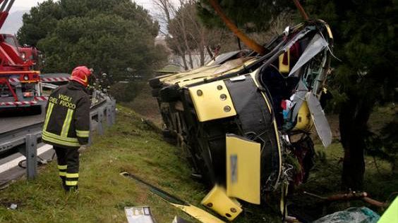 Un malore forse all'origine della tragedia (le immagini del bus)