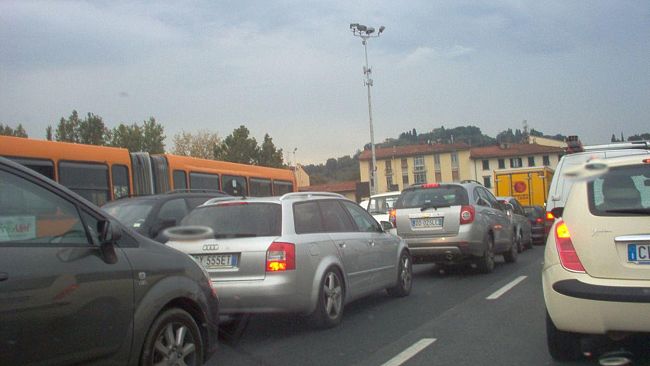 Cortei: migliaia di metalmeccanici e centinaia di studenti in piazza