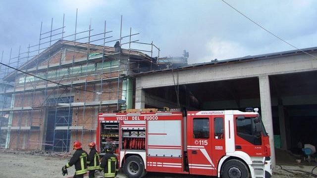 Chianciano Terme: violento incendio in un cantiere
