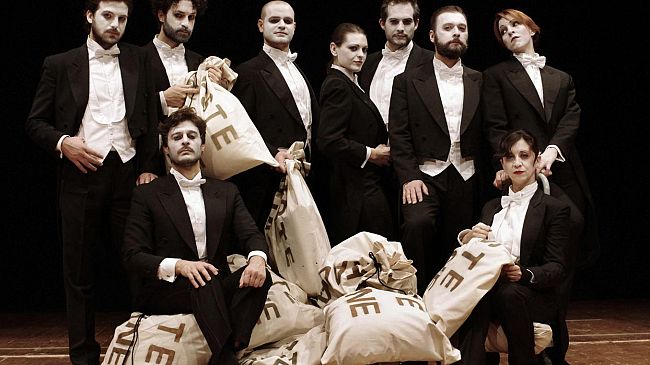 Istruzioni per non morire in pace al Teatro della Pergola