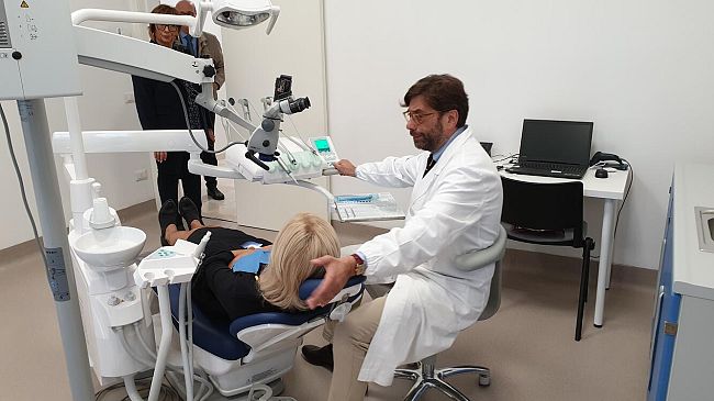Dentista, a Firenze apre il primo polo pubblico: subito preso d'assalto