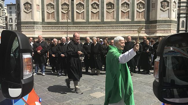 Misericordia di Firenze, nuove ambulanze: sollevatore donato dalla Fiorentina