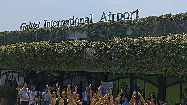 Un pianoforte atterra all'aeroporto Galilei