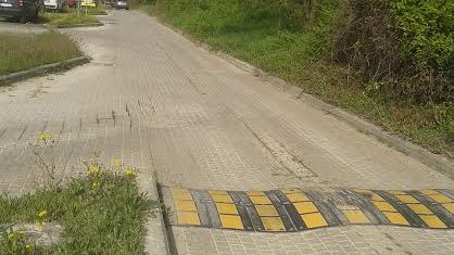 Agenti in borghese multano posteggiatore abusivo