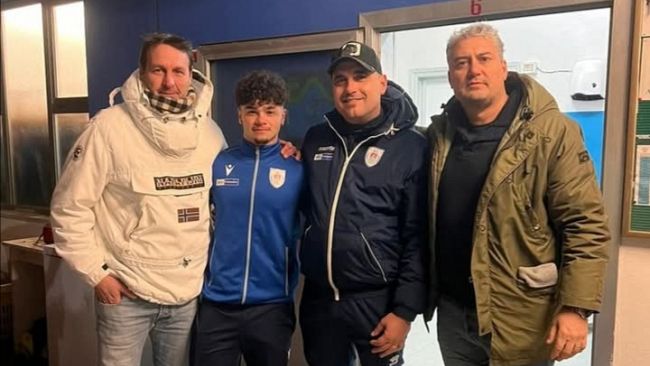 Ragazzo infortunato entra nello staff tecnico della sua squadra