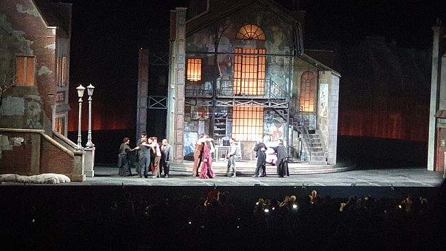 Puccini Festival 2025: per la Bohème il pubblico non teme la pioggia