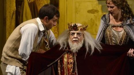 Servo di scena al Manzoni di Pistoia